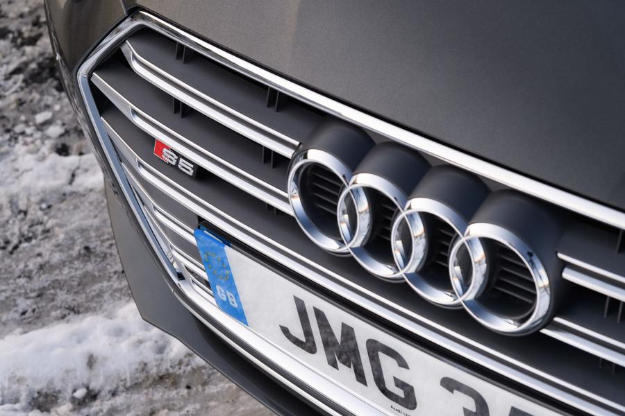 Логотип Audi S5 Sportback 2017 года  (UK) (фото 20 из 40)